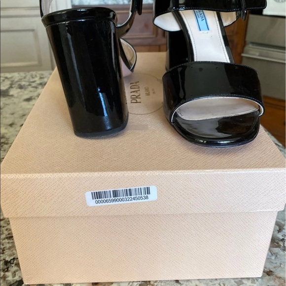 Black patent leather sandals with block heel - Picture 3 of 4